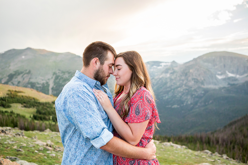 Zach and Sabrina hug as the sun sets behind the mountains in Rocky Mountain National Park.